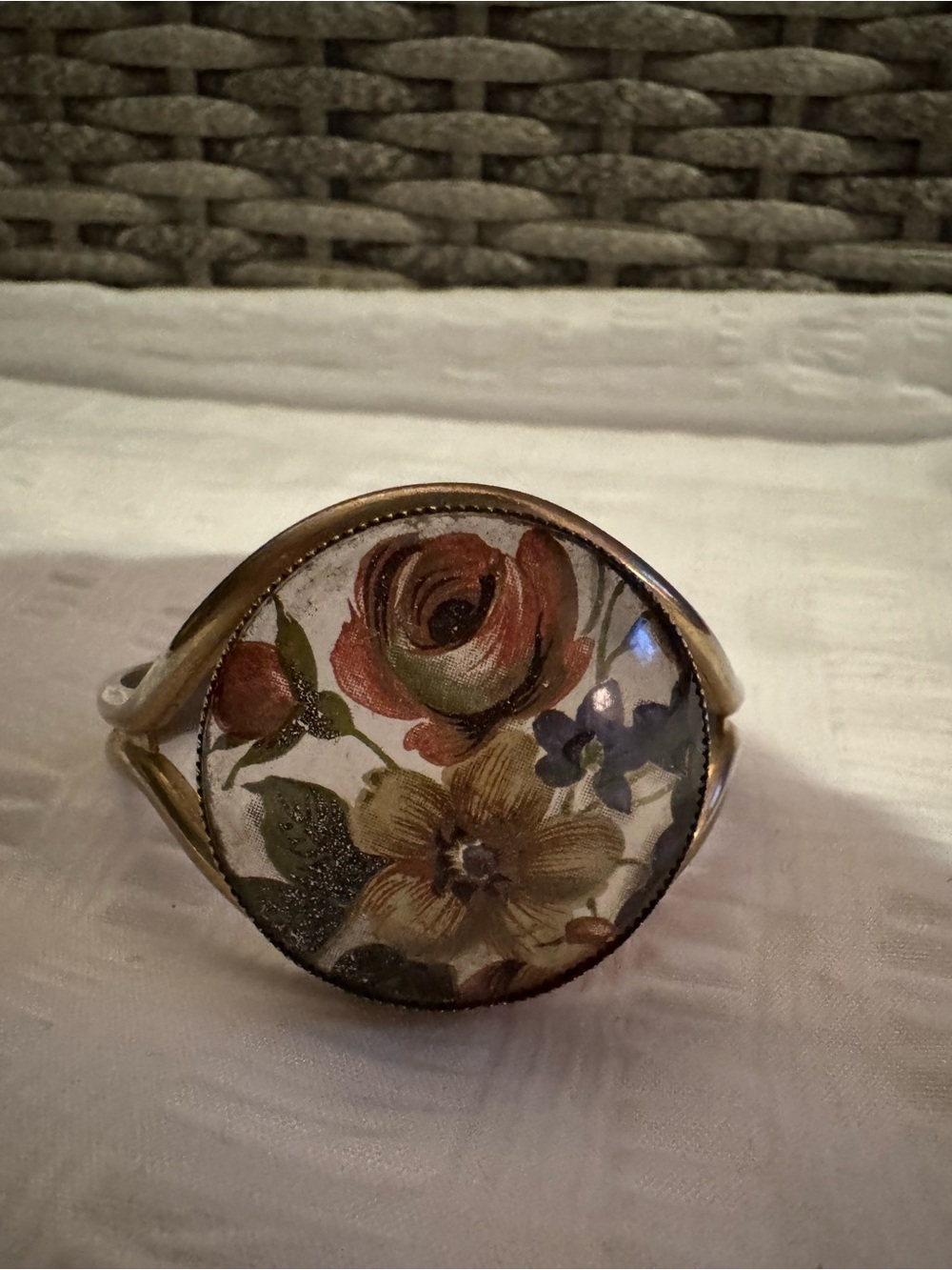 Vintage Floral Cabochon Cuff Bracelet | Gold Tone Resin Flower Medallion Bangle